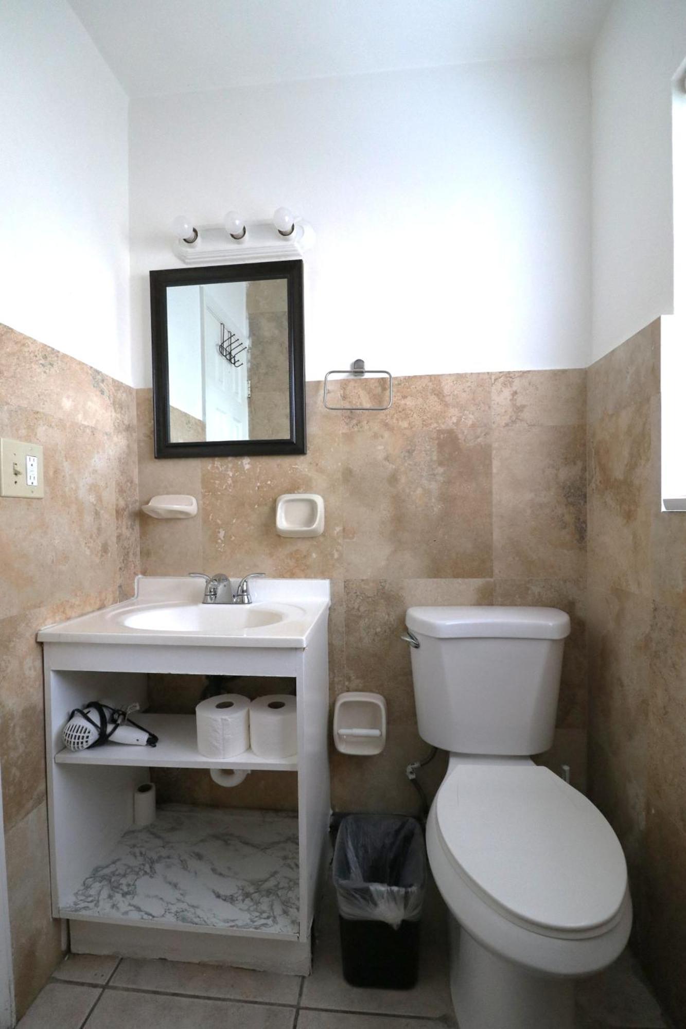 Hallandale Beach Motel With Free Parking And Full Kitchen ! No Extra Fees! Accepting Cash! Buitenkant foto