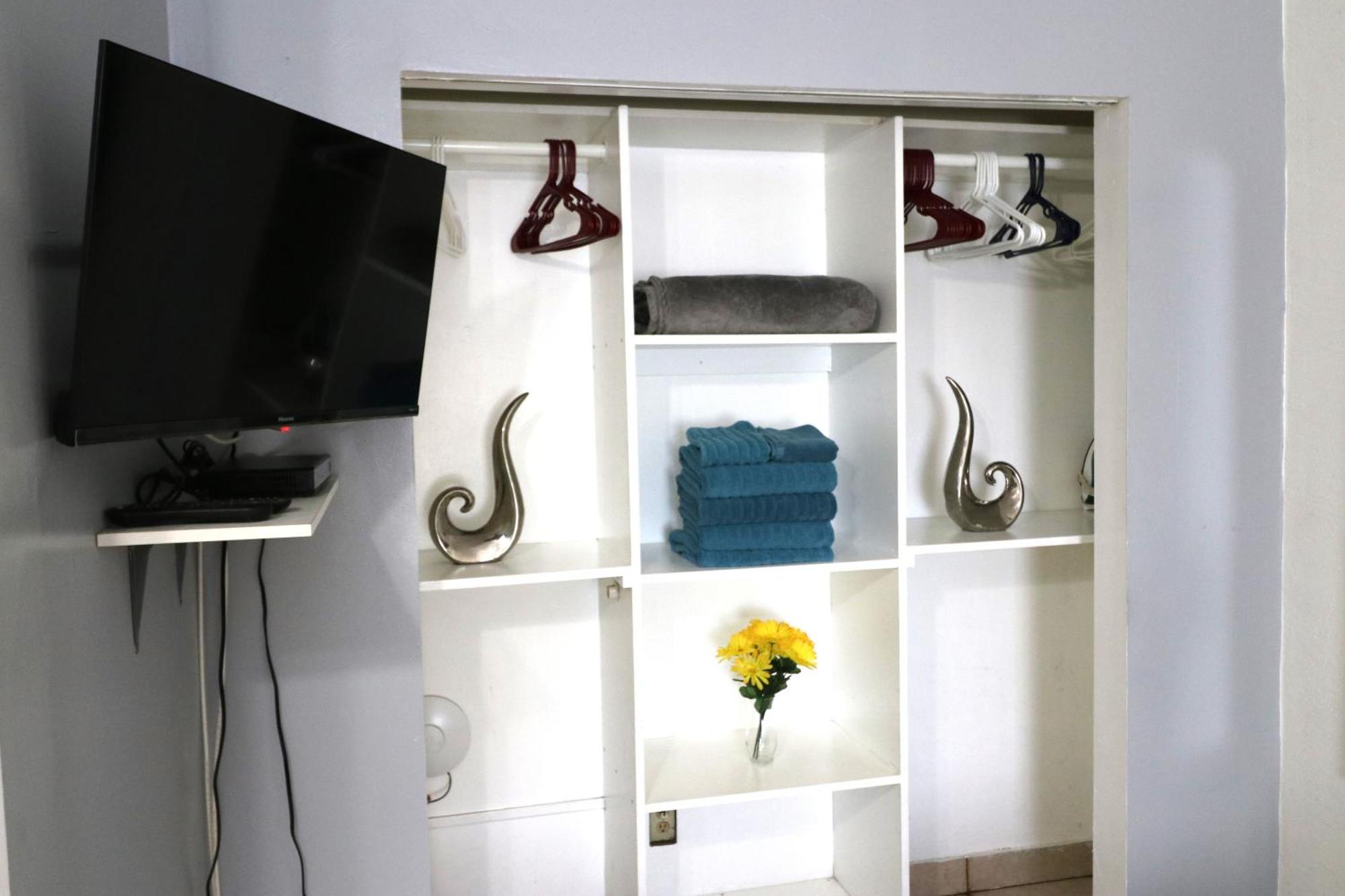 Hallandale Beach Motel With Free Parking And Full Kitchen ! No Extra Fees! Accepting Cash! Buitenkant foto